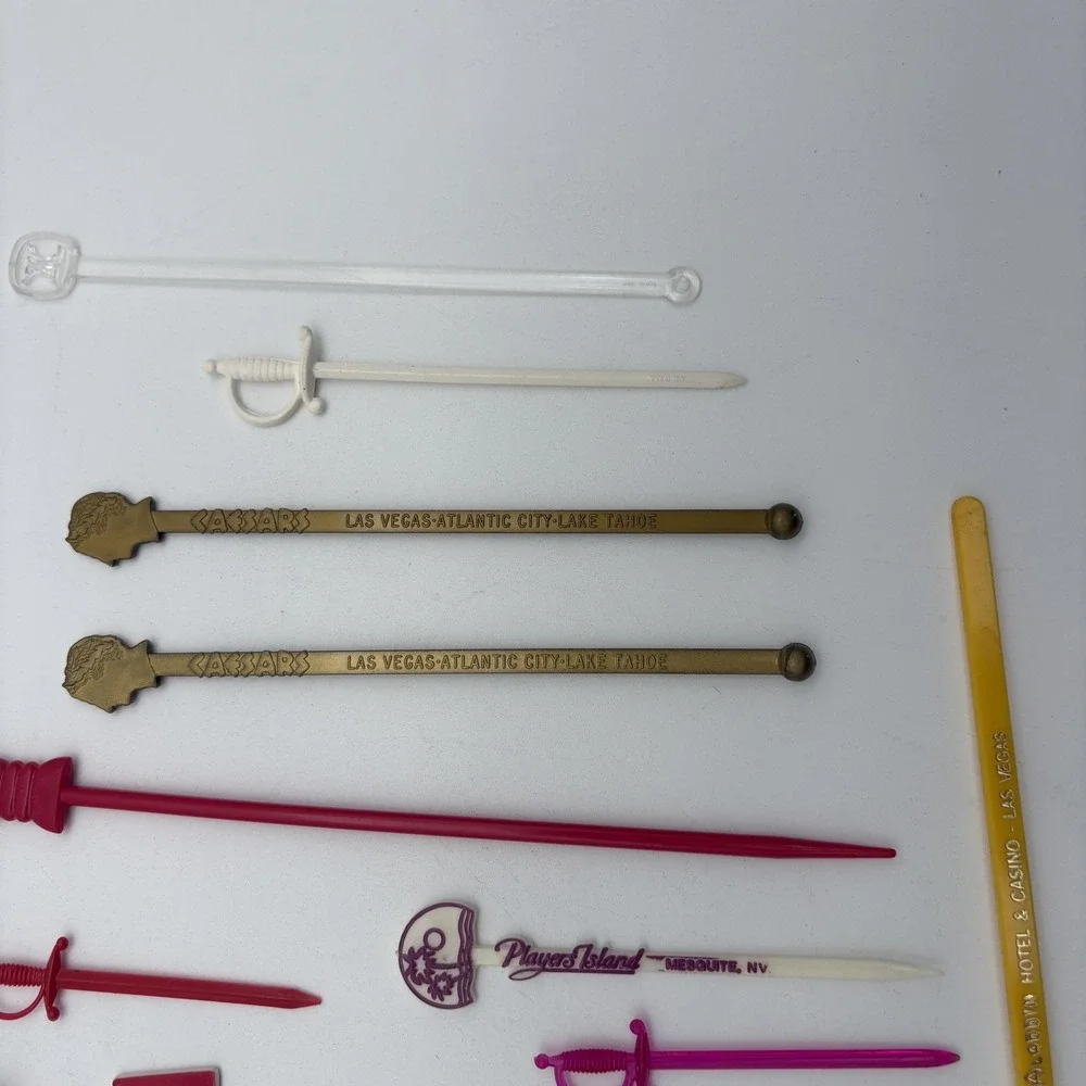 Vintage‎ Casino Swizzle Sticks & Pens Lot 24 Excalibur Caesars Desert Inn Vegas